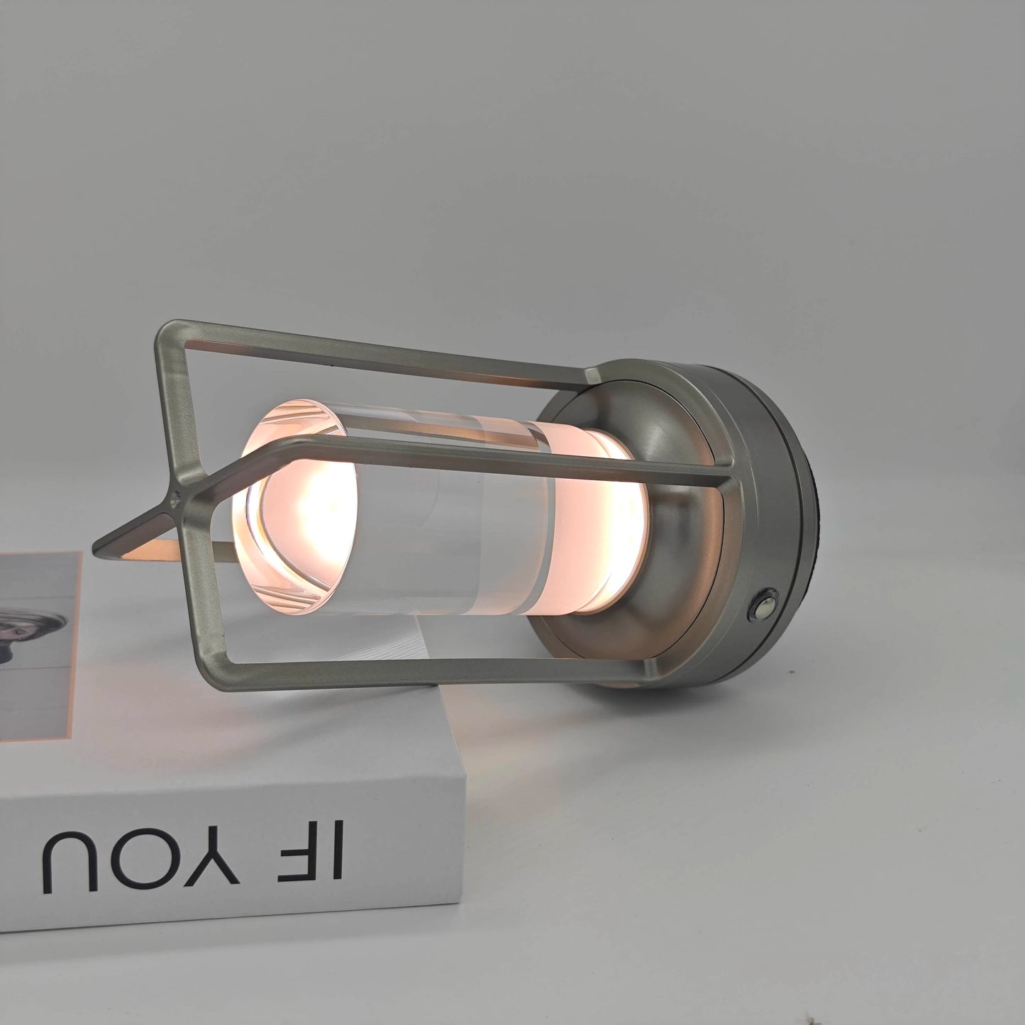 Lampe de chevet dorée